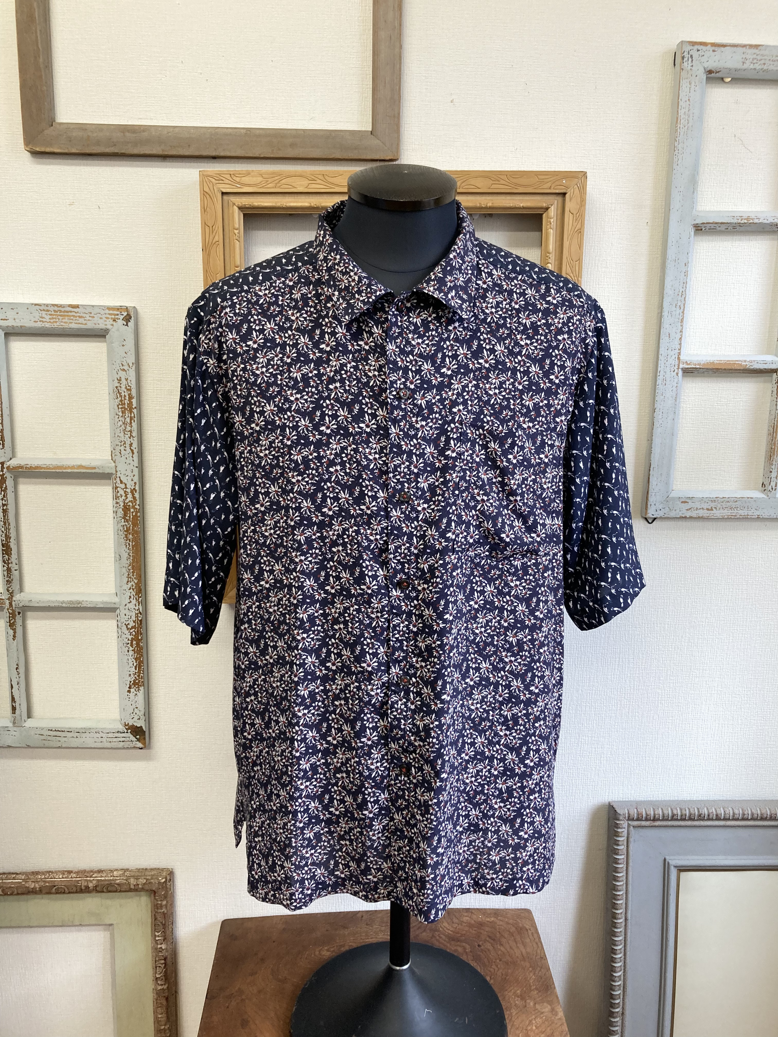 セール価格★男女兼用❤️花柄とオウム柄アロハシャツ 紺（サイズフリー　メンズL、レディースLL）