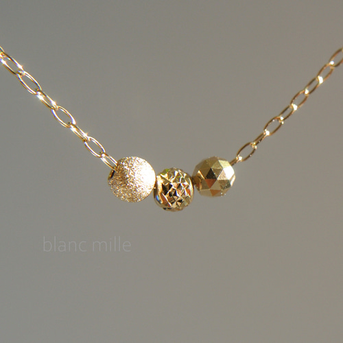 No.nb-0.9b3○*K18 3粒ビーズネックレス○*18金ゴールドビーズ華奢 18k