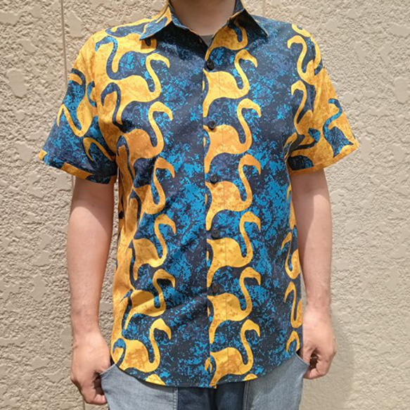 半袖柄シャツ（騙し絵フラミンゴ総柄）イエロー×ネイビー シャツ