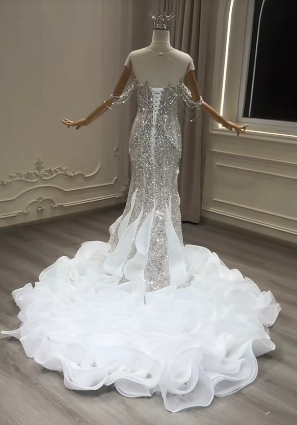 見逃さないで！前スリット　巻　贅沢なビジュー　フィッシュテール　マーメイドドレス　パーティードレス結婚式　演奏会発表会 
