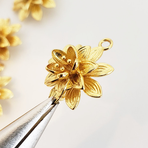 2個 立体 蓮 ハス 花 フラワー コネクター パーツ チャーム/ゴールド