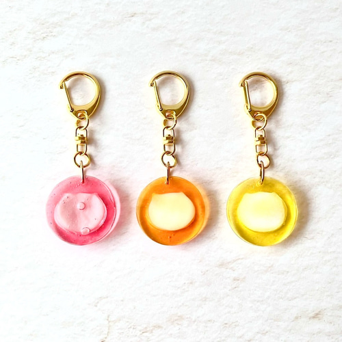 ここね　フェイクスイーツ　猫さんタルトキーホルダーセットオーダー ネコちゃん鈴カステラに抱きつきフェイクスイーツ キーホルダー