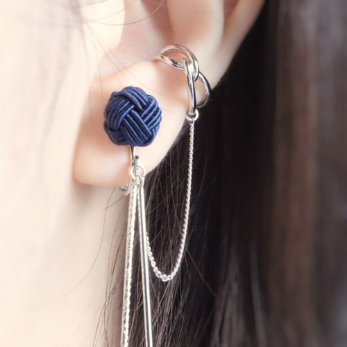 水引玉結びのイヤリングとチェーン付き《結び》イヤーカフ〔Navy