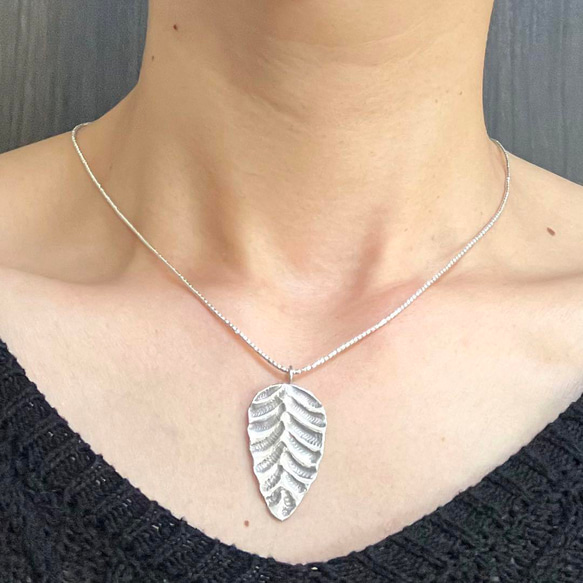 カレンシルバー、ボタニカルなデザインネックレス カレンシルバー、ボタニカルなデザインネックレス カレン