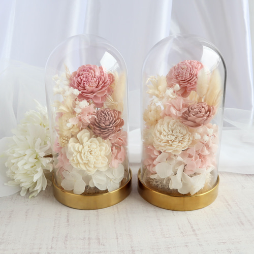 高級感のある茶色陶器ガラスドーム仏花（2ケース9800円）（1ケースは5000円 ちいさな憧れを日常に」ガラスドームと天然木のプレートセット