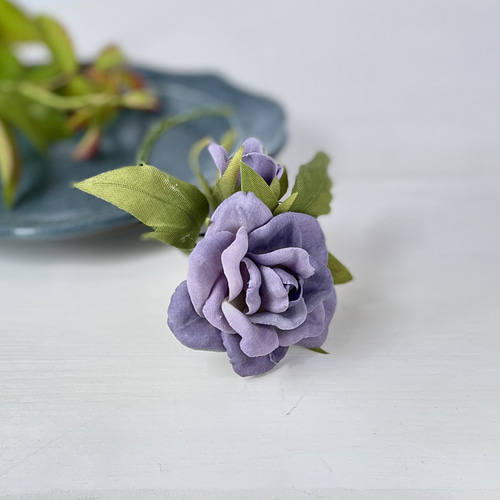 布花アンティークでエレガントなパープルバラのコサージュ コサージュ