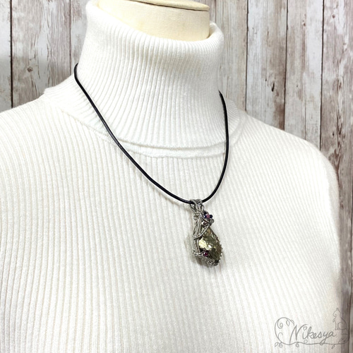 鉱物アクセサリー】パイライト(黄鉄鉱)原石のペンダントトップ【一点