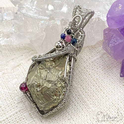 パイライト標本箱ペンダント　ペルー産　鉱物標本ペンダント 楽天市場】黄鉄鉱 （スペイン） 立方体 鉱物 標本 東京