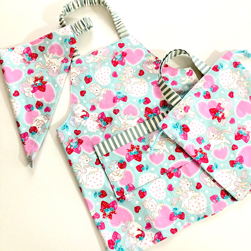 マザーガーデン キッズエプロン & 三角巾 セット 130cm 《ユニコーン/野いちご柄》 / Mother garden | ファッション通販  【公式通販】オンワード・クローゼット 【専用】ラメハートピンク　キッズエプロンセット　三角巾　巾着袋　園児エプロン