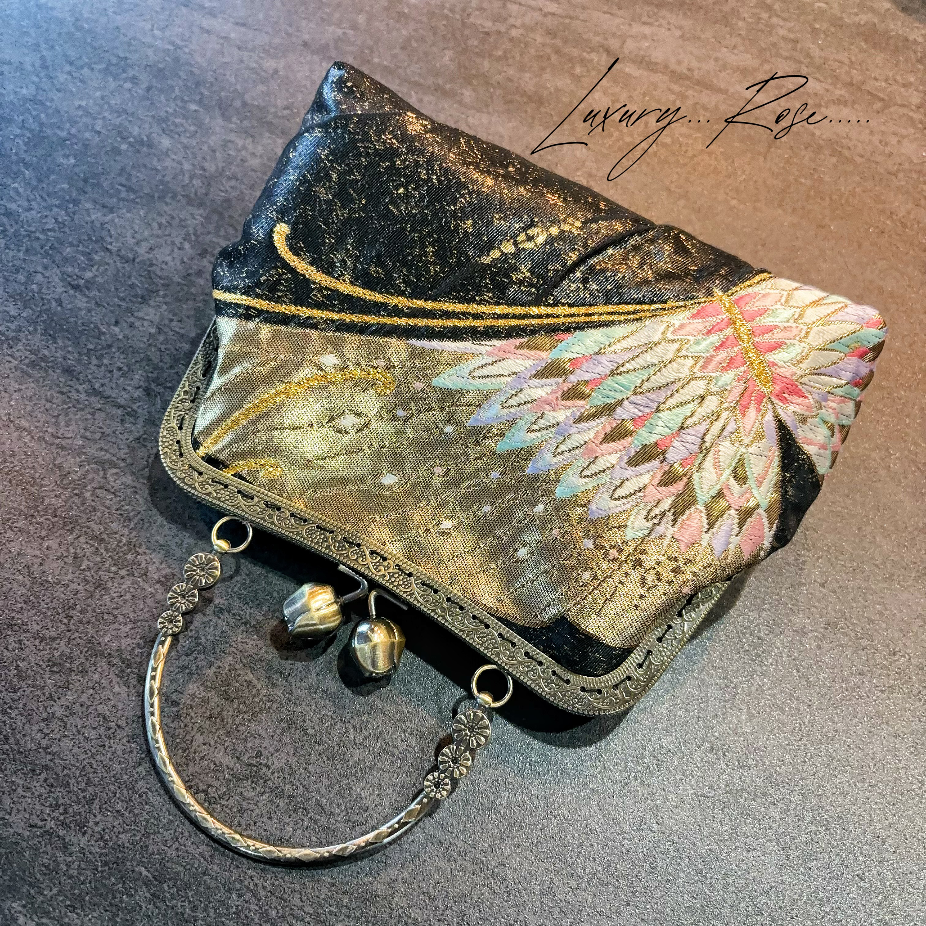 新作絹の煌めき♡とってもモダンな彩り豊かな大迫力な蝶のバッグ　　西陣織帯地バッグ　フォーマルバッグ　パーティーバッグ