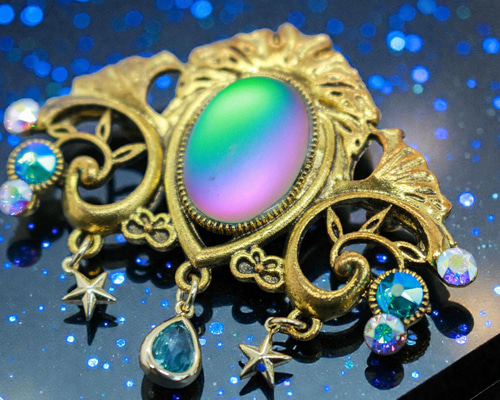 ビンテージ ブローチ チェコ硝子 バタフライ 5色クリスタル装飾 238 幻想的な虹色の海 〜チェコガラスのマーメイドドリーム ブローチ