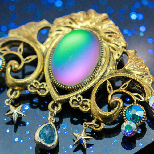 コスチュームジュエリー 宝石カラー コンビネーション ガラス1 ブローチ 幻想的な虹色の海 〜チェコガラスのマーメイドドリーム ブローチ