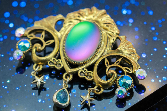 幻想的な虹色の海 〜チェコガラスのマーメイドドリーム ブローチ