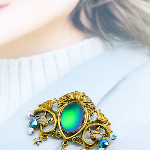 幻想的な虹色の海 〜チェコガラスのマーメイドドリーム ブローチ