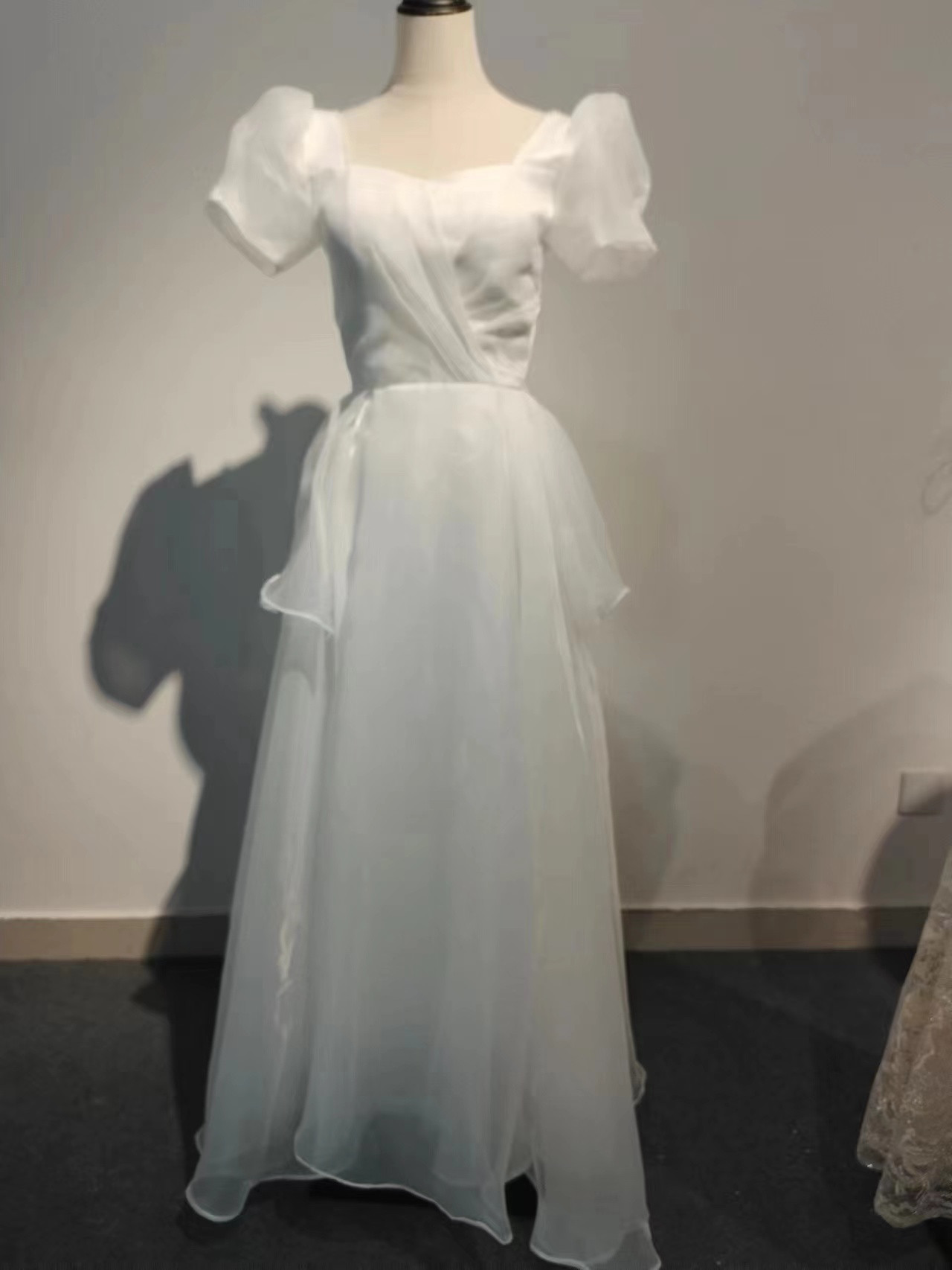 オフホワイト  ウエディングドレス  短袖 パール 美しい繊細  編み上げ式 ソフトチュール /前撮り パーティー/結婚