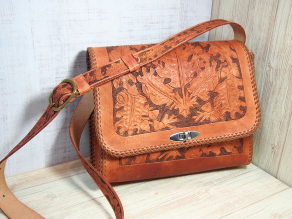 レザークラフトショルダーバッグ茶カービング