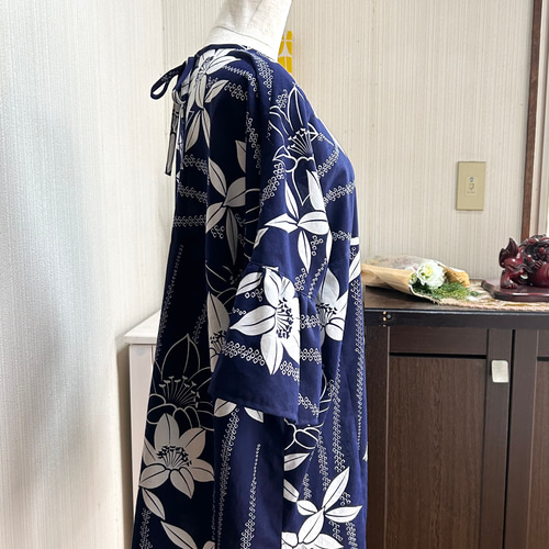 浴衣 反物 チュニック 濃紺に白い花 フレア袖 後ろリボン 浴衣