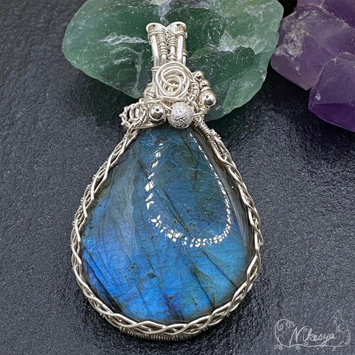 大粒ラブラドライトのペンダントトップ 【ワイヤーアクセサリー  