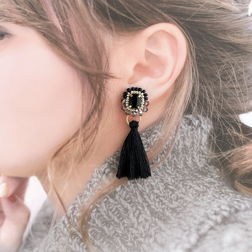 ビーズ刺繍/ビシュー/タッセル/ﾋﾞｰｽﾞﾋﾟｱｽ刺繍/大ぶりピアスor  