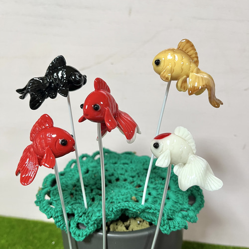 多肉植物寄せ植え〜樹脂粘土レジン(粘土細工)(金魚) 多肉植物 ちねって