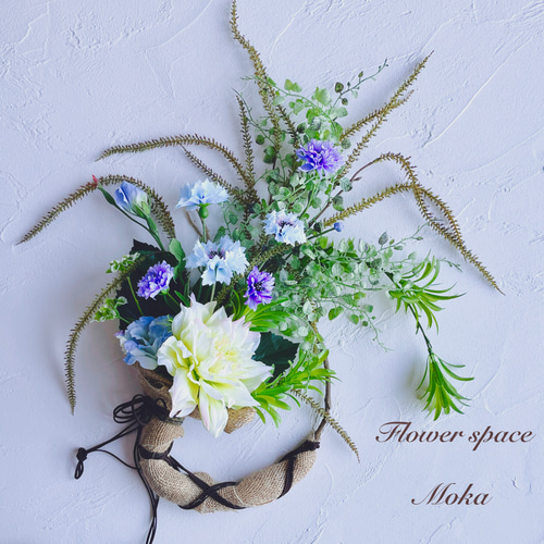 矢車草とアマランサスの壁飾り ダリアワルツ フラワーアレンジ 高級