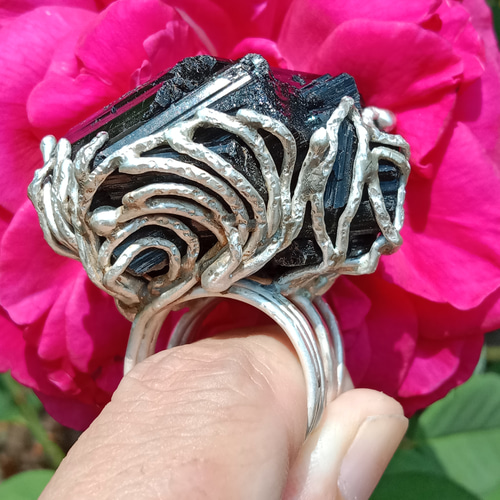 ブラックトルマリン原石ハンドメイドシルバーリング ～「Yes