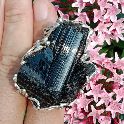 ブラックトルマリン原石ハンドメイドシルバーリング ～「Yes