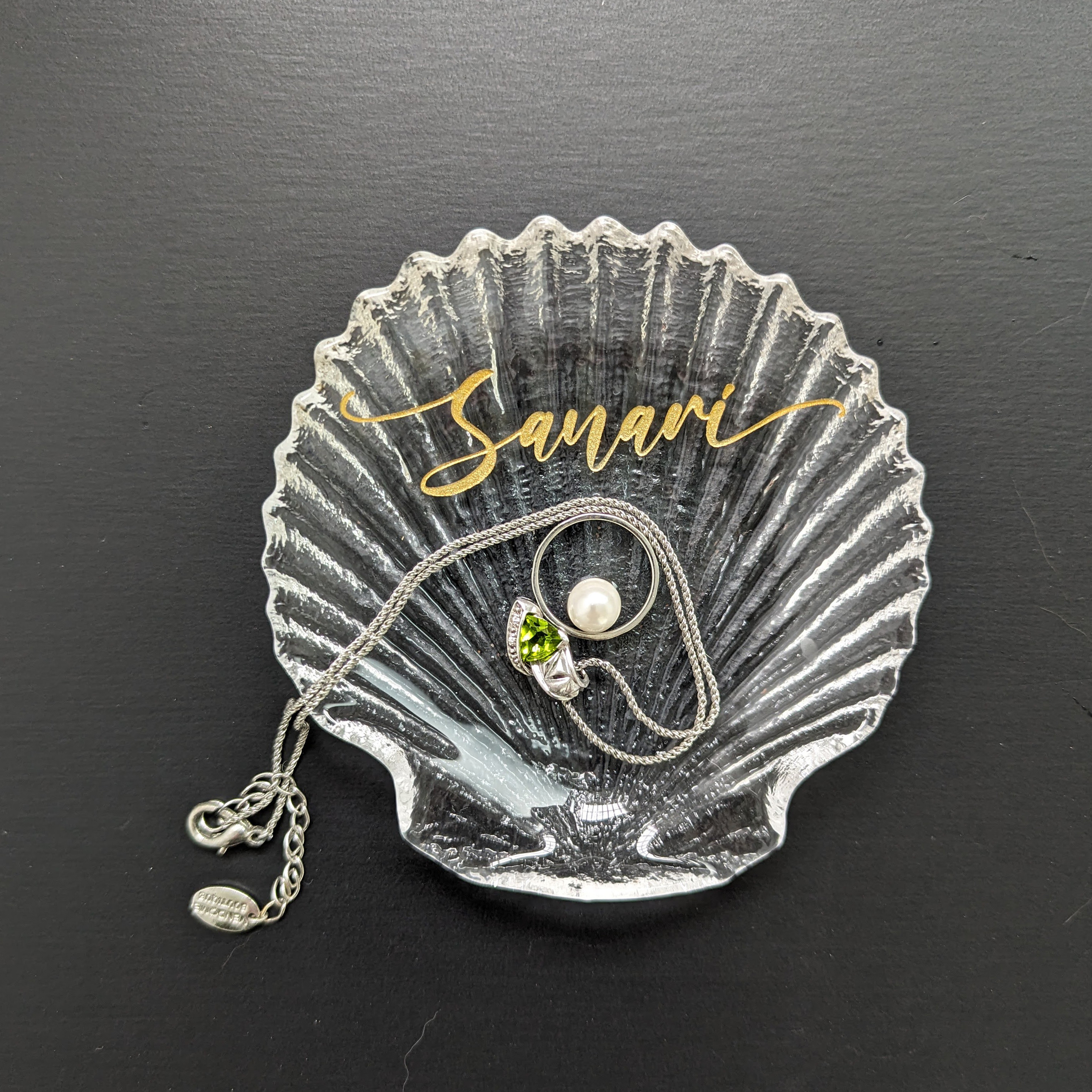 夏の誕生石2025【ガラスのアクセサリートレイ　シェル】貝型｜ガラス｜プロポーズ｜パール｜女性への贈り物｜天然貝