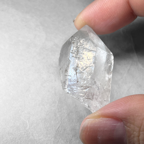 ライトニング水晶原石1,580g brazil crystal quartz：lightning / ブラジル産水晶原石33