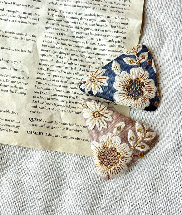 インド刺繍パッチンピン 1枚目の画像