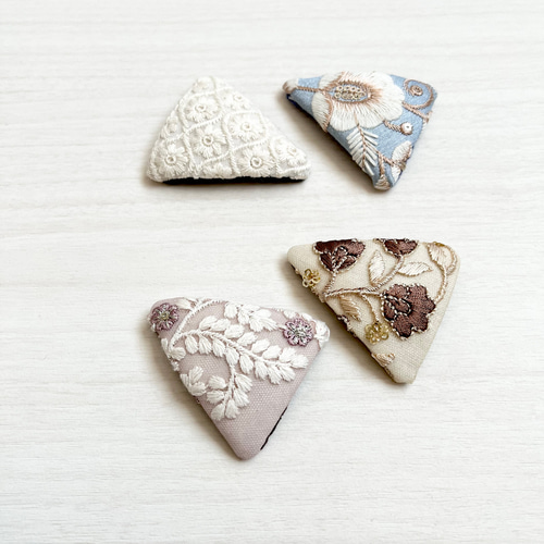 大きめサイズ＊インド刺繍リボンのパッチンピン＊ブラック