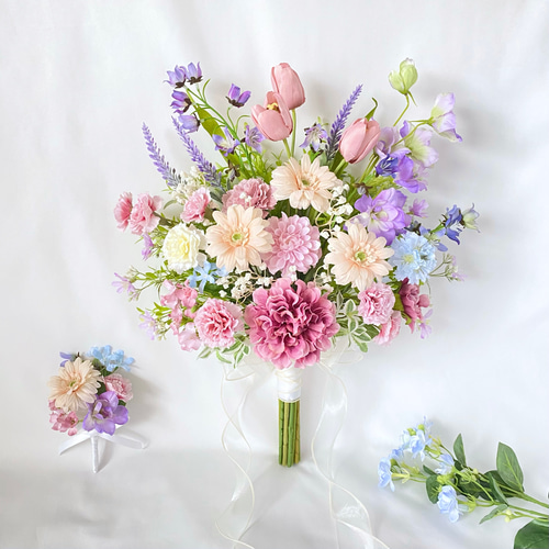 受注再販】モーブダリアとガーベラのガーデン風 クラッチ ブーケ（造花