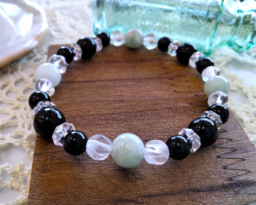 世界に一つ！クリスタル水晶とオニキス　世界に一つ　珍しい豪華なブレスレット 934d8c8c49a59b42bc64c56d4ade9f