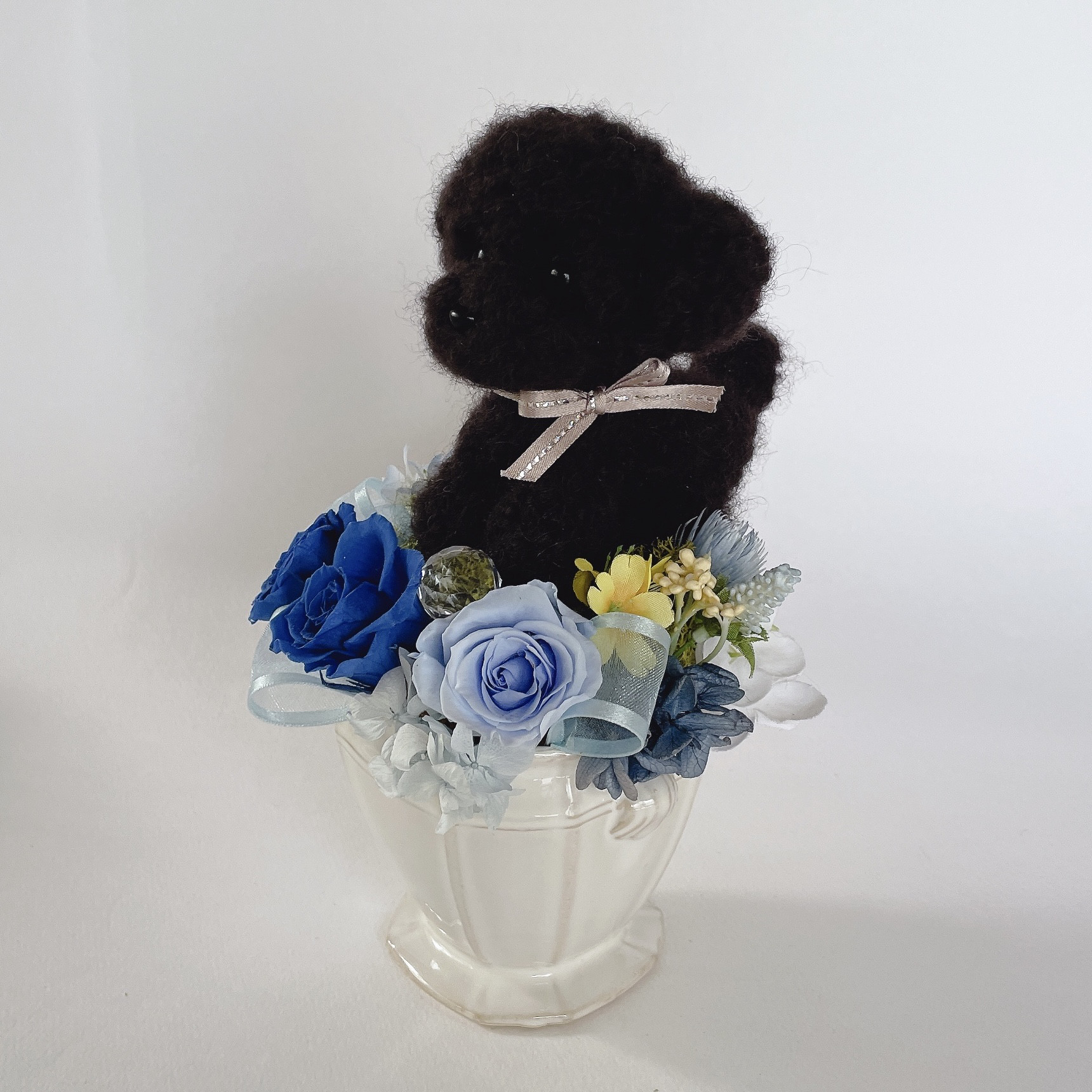 トイプードル（黒）のプリザーブドフラワーアレンジメント　ブルー　犬　母の日　花