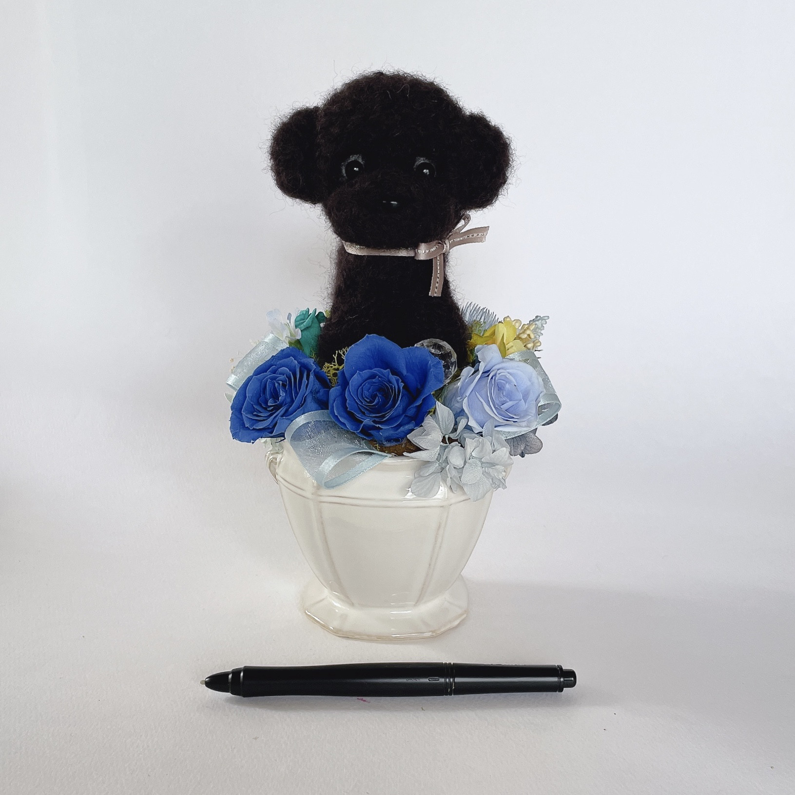 トイプードル（黒）のプリザーブドフラワーアレンジメント　ブルー　犬　母の日　花