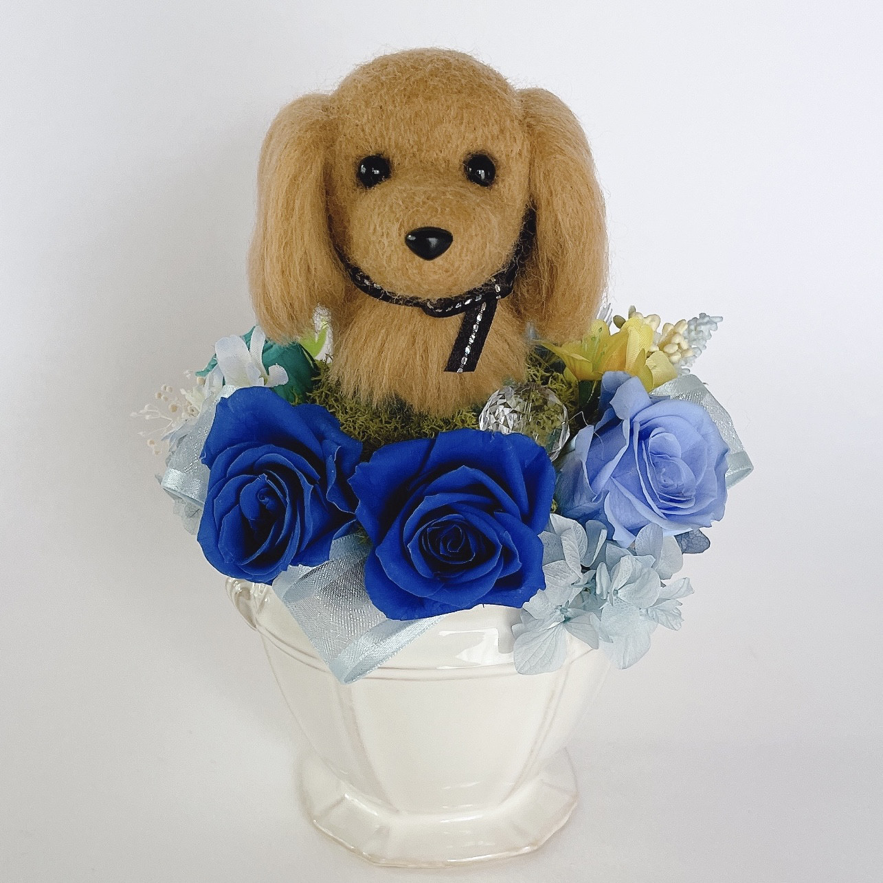 ダックスロング（茶）のプリザーブドフラワーアレンジメント　ブルー　犬　母の日