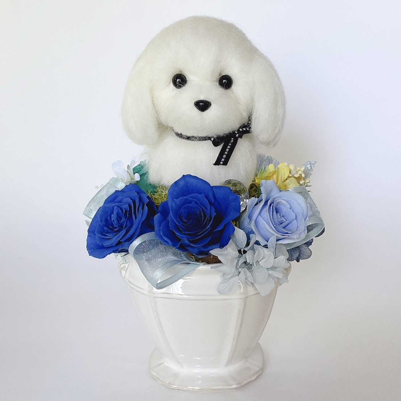 マルチーズのプリザーブドフラワーアレンジメント　ブルー　犬　母の日