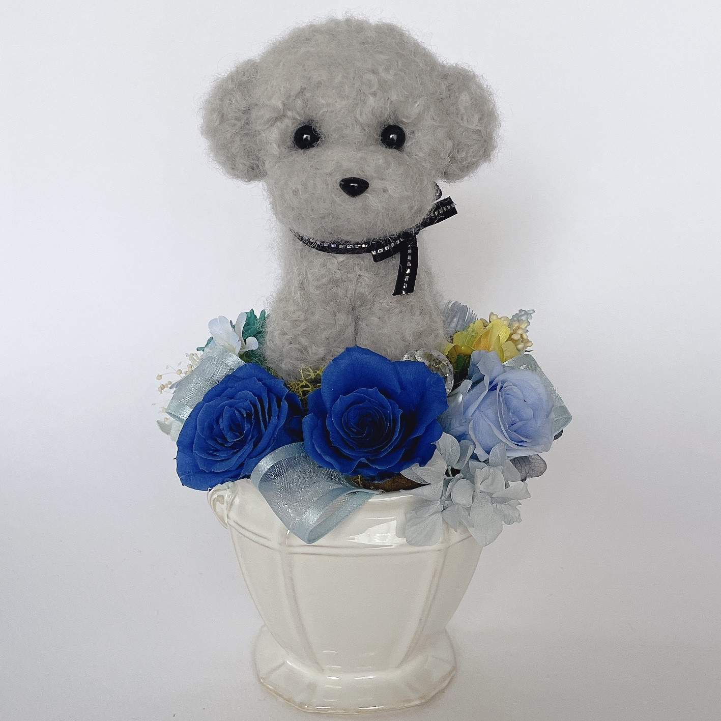 トイプードル（グレー）のプリザーブドフラワーアレンジメント　ブルー　犬　母の日　花