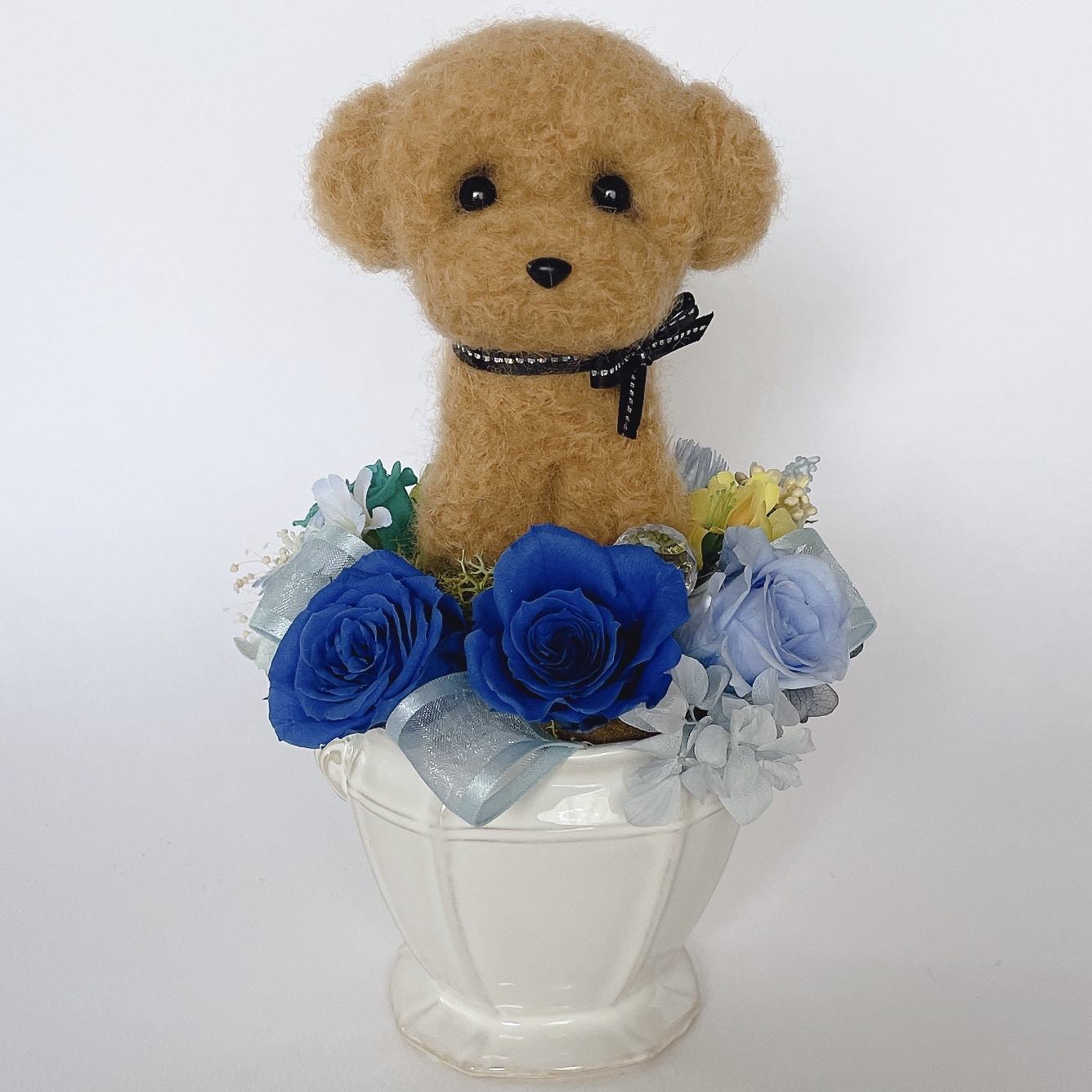 トイプードル（レッド）のプリザーブドフラワーアレンジメント　ブルー　犬　花　母の日