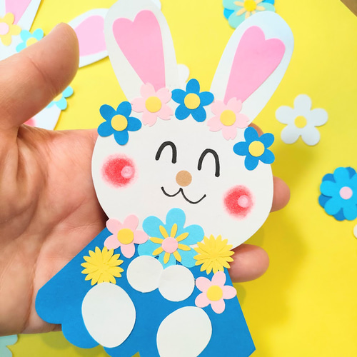 ラミネート可 ～お花畑のウサギさん 爽やかな青～ 画用紙 色紙 壁面