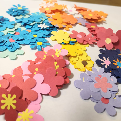 ラミネート可 ～お花畑のウサギさん 爽やかな青～ 画用紙 色紙 壁面