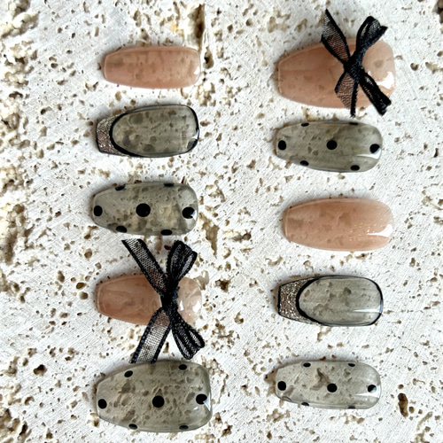 ネイルチップサイズオーダー制 シアー ブラックドット 囲みフレンチ