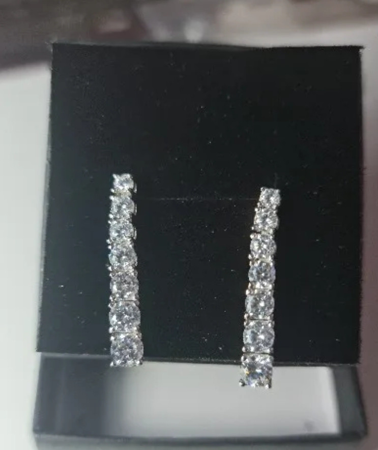 モアッサナイト　ピアス　スタッド　ピアス　キラキラ　ラグジュアリー　k18 プラチナ　ホワイトゴールド