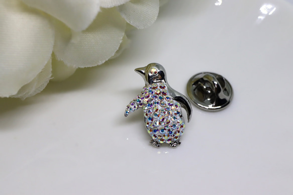 縁起が良いペンギンのピンブローチ・シルバー・グルーデコ（クリスタル