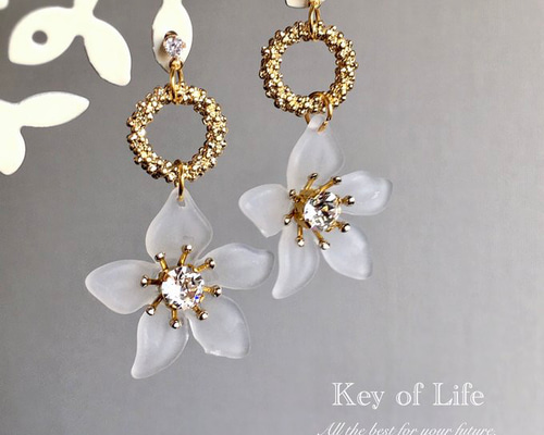 【LVシグネチャー】ナノグラムイヤリングで大人の可愛さを演出 Key of Life▷華やか フラワー×ジルコニア フロストホワイト