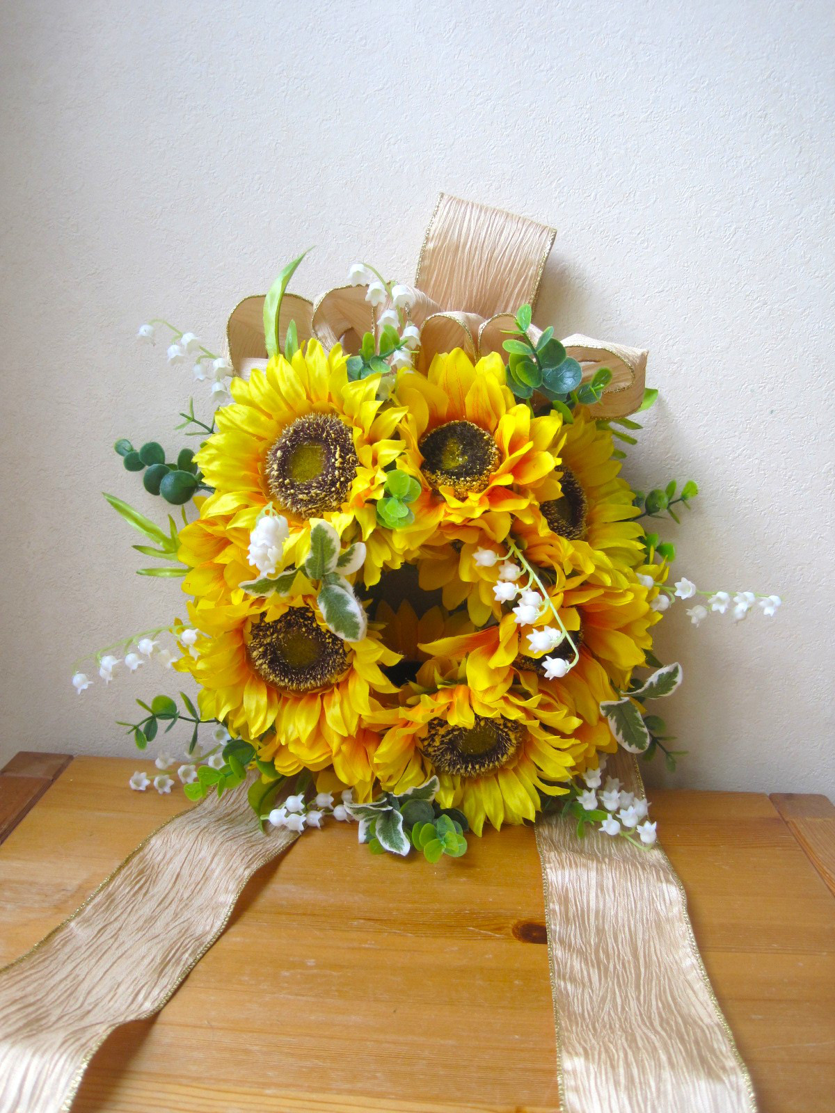 ひまわりのリースブーケ。大人気♪ブートニア付き♪生花みたいに綺麗な造花です♪高品質なのに安い