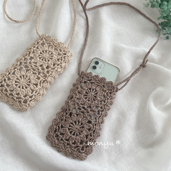 エコアンダリヤの花モチーフのスマホショルダー ポシェット monyu