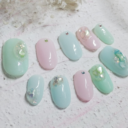 水色×緑×桃 パステルカラーのシェルアクセントネイルチップ【ワンホン