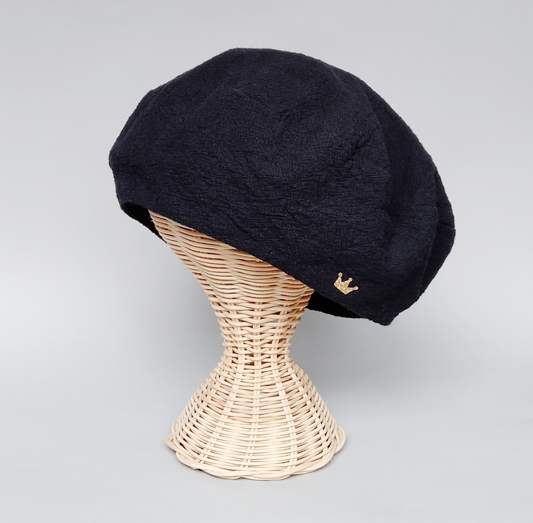 好評　ゴールド王冠　シンプルワンポイントベレー帽　黒コットンリネン　帽子　春夏秋　紫外線対策　プレゼント