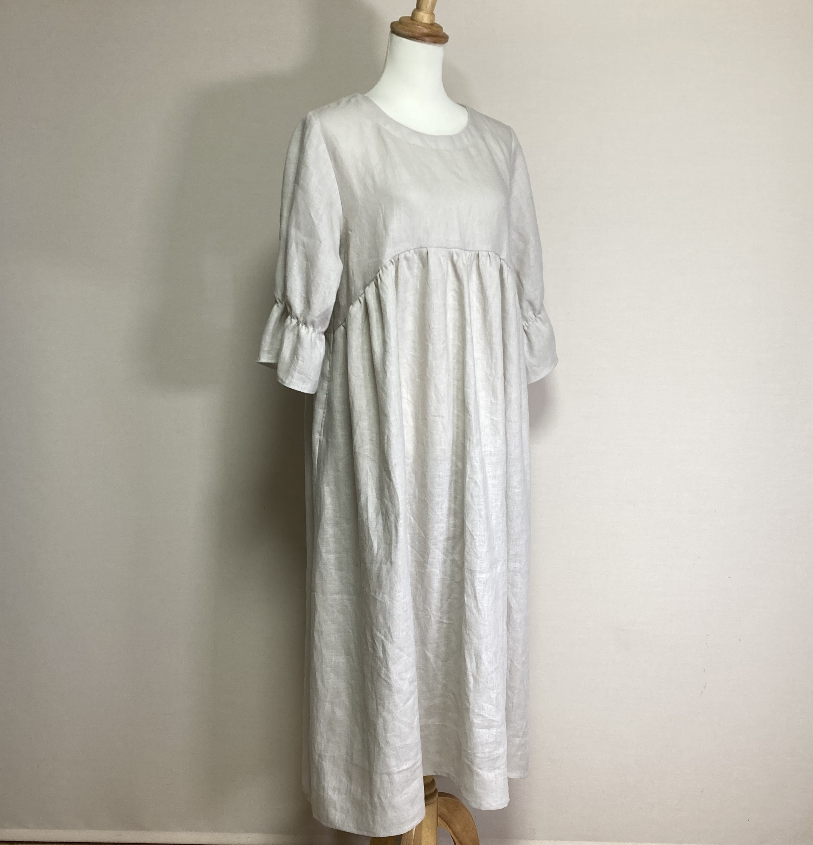 カラーリネン◆フィッシュワンピース　六分袖◆ナチュラル◆フリーサイズ（中厚、リネン100％）